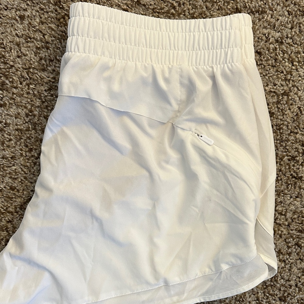 Athleta Mesh Racer Run Mid Rise 4" Short - Picture 3 of 4